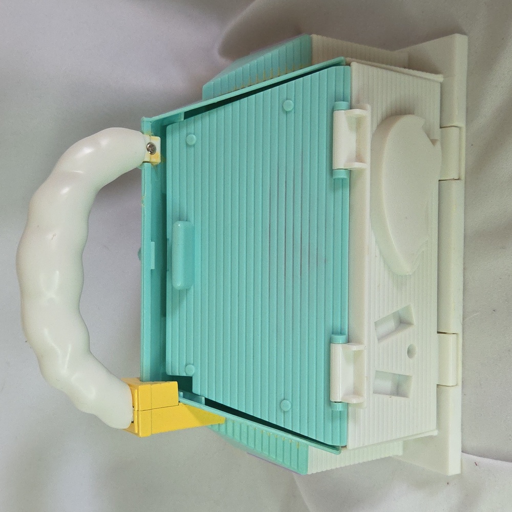 Blue box Polly Pocket Style Vintage Doll house w/ Pool and Garden - Picture 10 of 10
